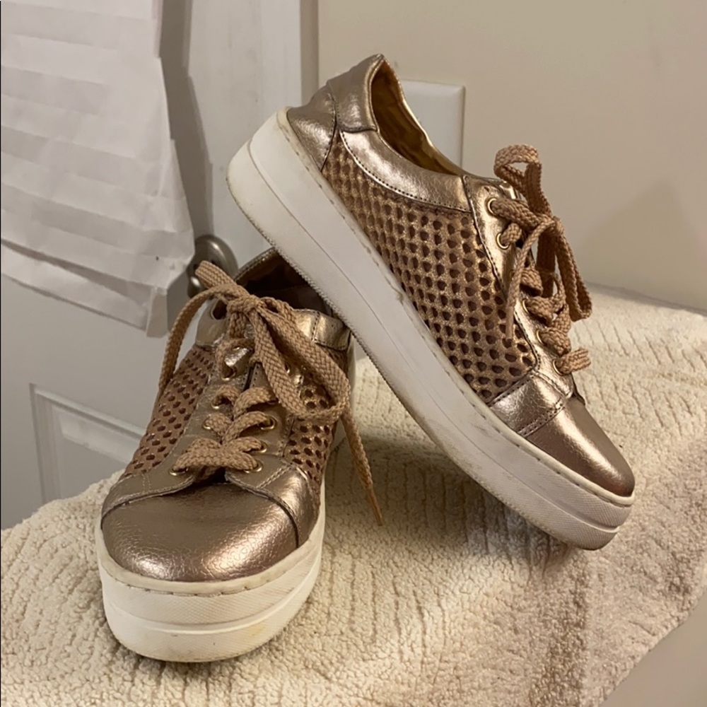 Steve by Steve Madden Rose Gold Sneakers Flat Gold Shoelaces Size 6M